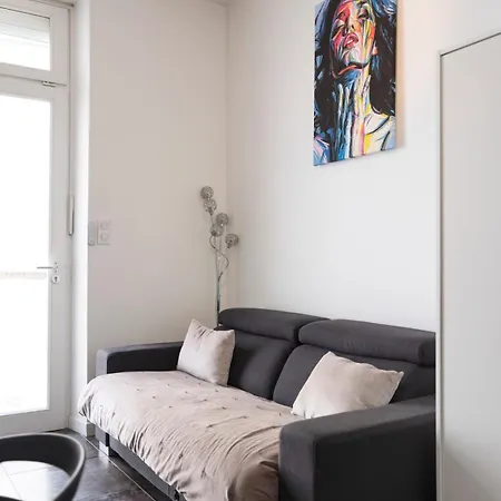 Charme Poincare Apartment