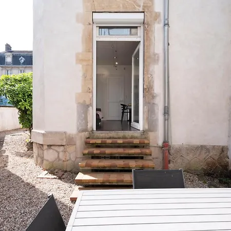 Charme Poincare Apartment